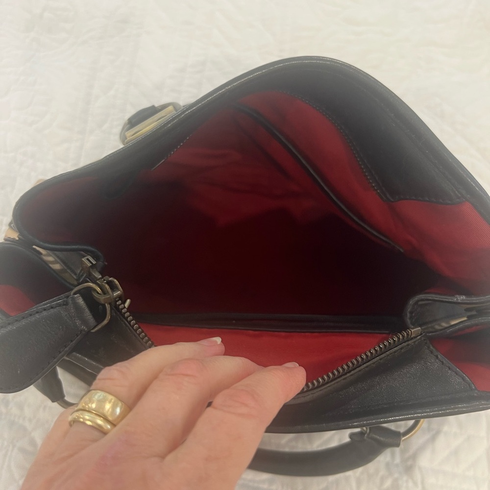 💄 Burberry Beige Check Canvas Tote with Black Leather Trim and Gold Hardware - Picture 8 of 14